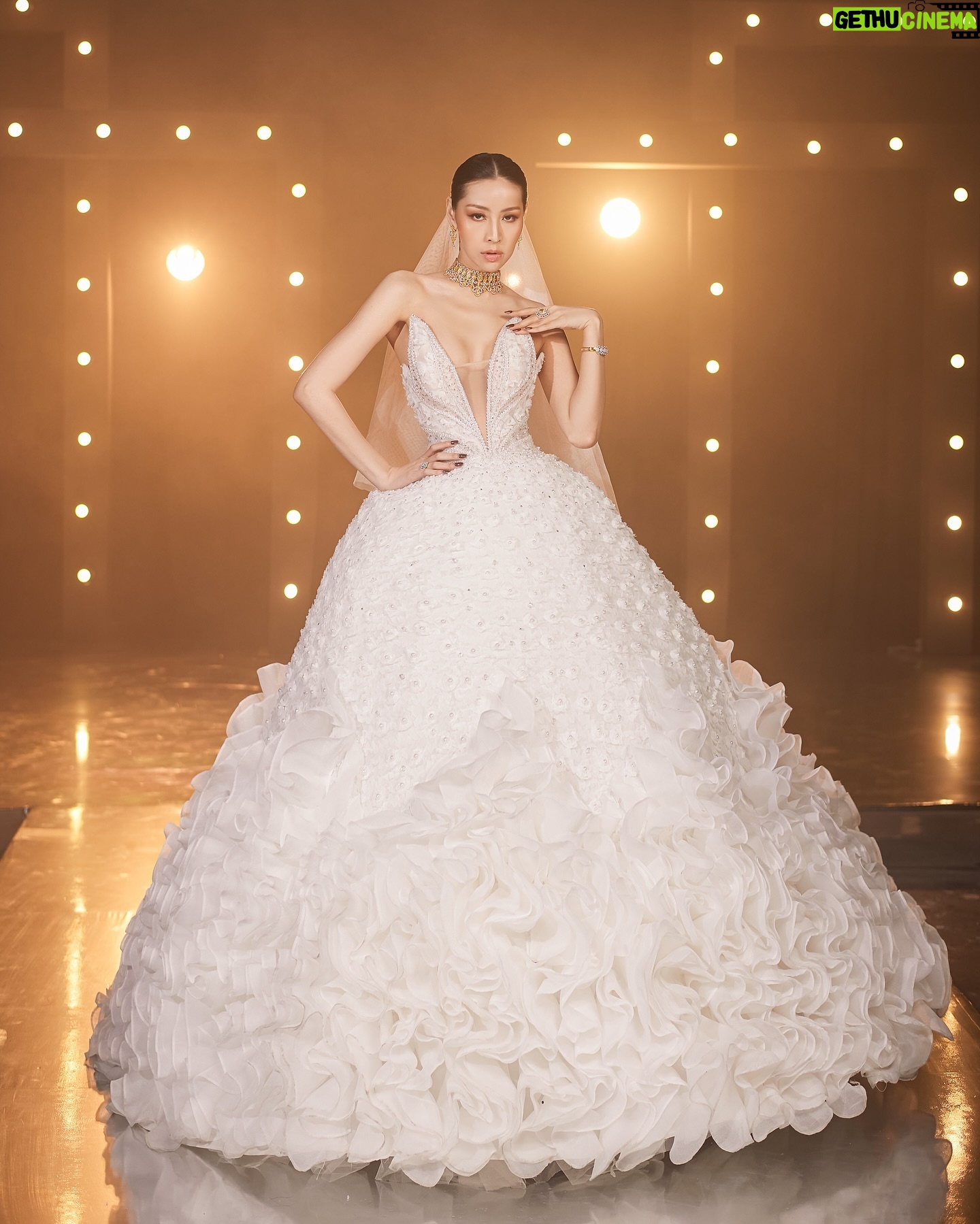 Thandar Bo - 3 Likes - 𝖯𝗋𝗂𝗇𝖼𝖾𝗌𝗌👰🏻‍♀️

Designer- San Dar Htike
Makeup-Jesssica Han
Photo-LoveSpace Photo Studio
Stylist-Payinn Yaung
Jewelry-Sein Nan Daw 
Nails- Crush Nails Spa  #thandarbo