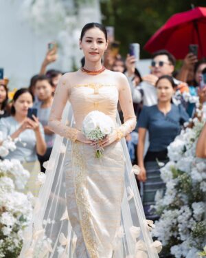 Thandar Bo Instagram - KaungMyatCouture bride @thandarbo_boyit  #kaungmyatcouture #kaungmyatedition #houtecouturedress #couture #myanmartraditionaldress