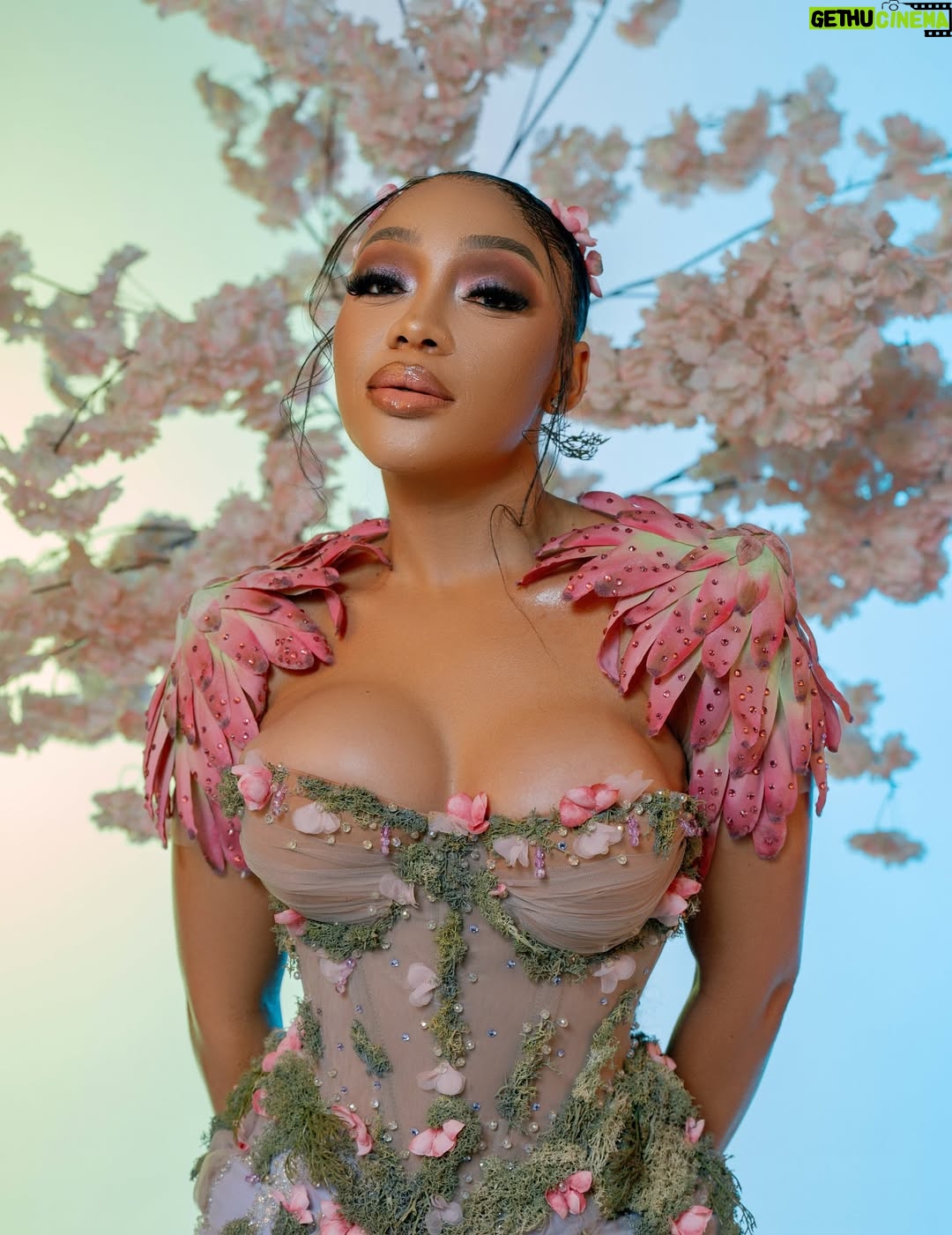 Thando Thabethe - 105.9K Likes - A love letter to South Africa’s soul — where valleys cradle winding rivers, mountains rise in quiet majesty, and the sky bursts into purple and orange at sunset. Inspired by the rich textures of indigenous flora and the rhythm of the land itself, every detail reflects the beauty and grace of a country where nature speaks in color and movement.🌸🌸🌸
#marvelsofmzansi
#durbanjuly2025 
#HDJ2025 #hdjmarvelsofmzansi #feelthepulse 

Glam: @thepenthousebeautystudio 
Photography: @aust_malema 
Dress: @willetdesignscouture