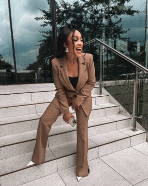 Thando Thabethe Instagram - Standing on business 💅🏽