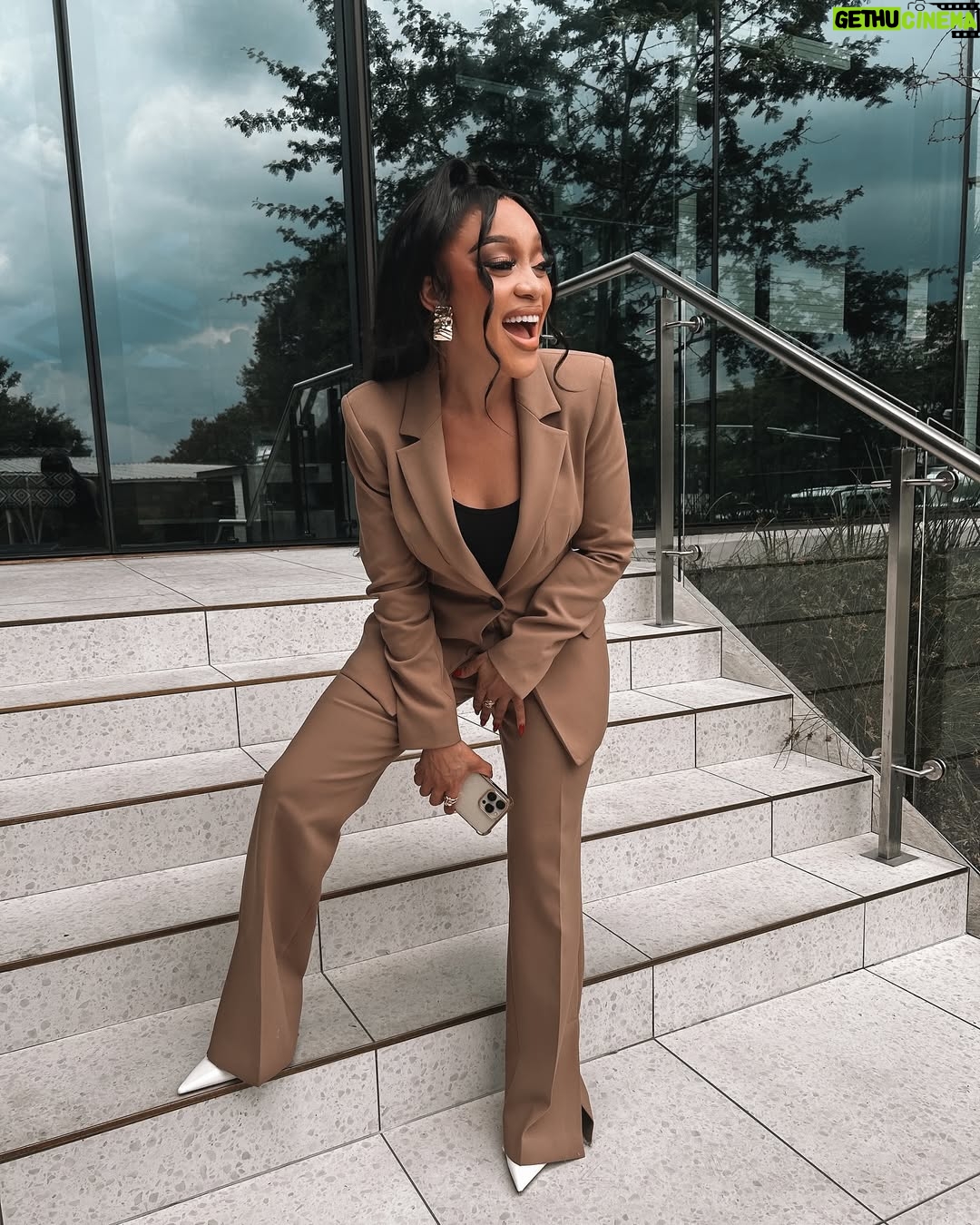 Thando Thabethe - 44.7K Likes - Standing on business 💅🏽
