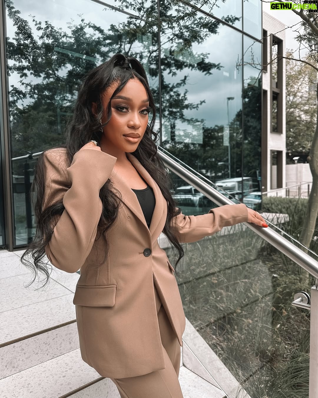 Thando Thabethe - 44.7K Likes - Standing on business 💅🏽