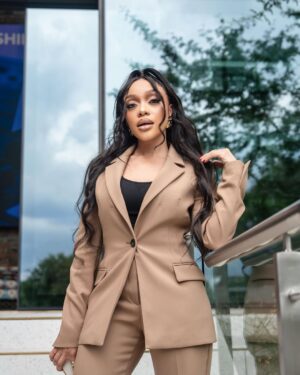 Thando Thabethe Instagram - Standing on business 💅🏽
