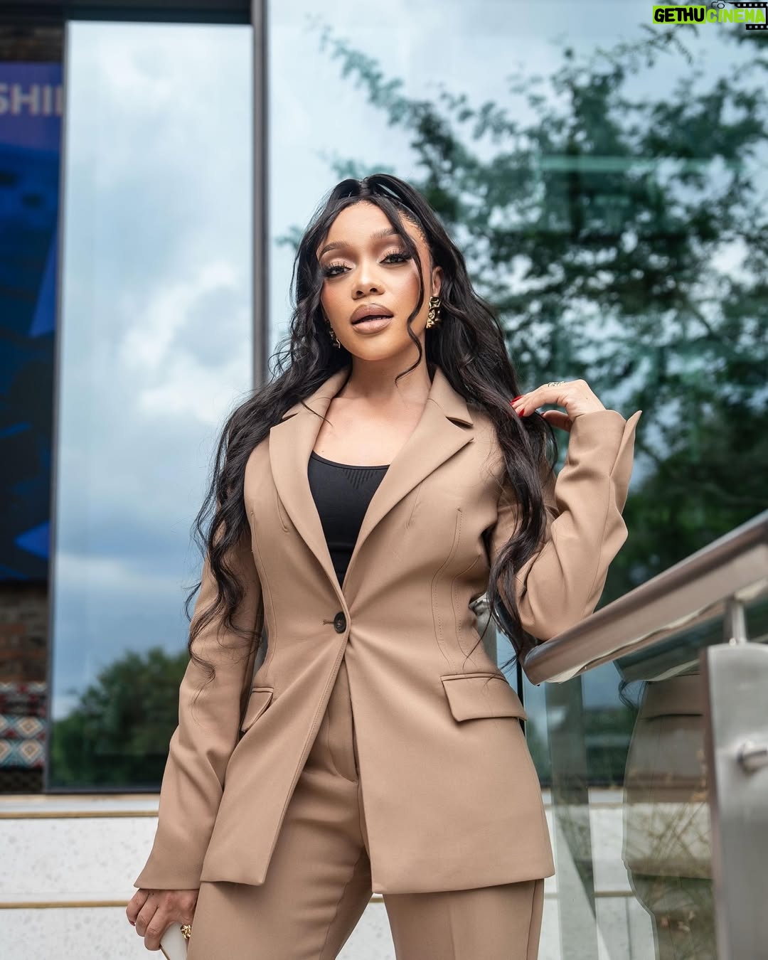 Thando Thabethe - 44.7K Likes - Standing on business 💅🏽