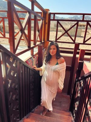 Tharaa Goubail Instagram - My baby girl is growing inside me, and my heart is growing with joy 🩷