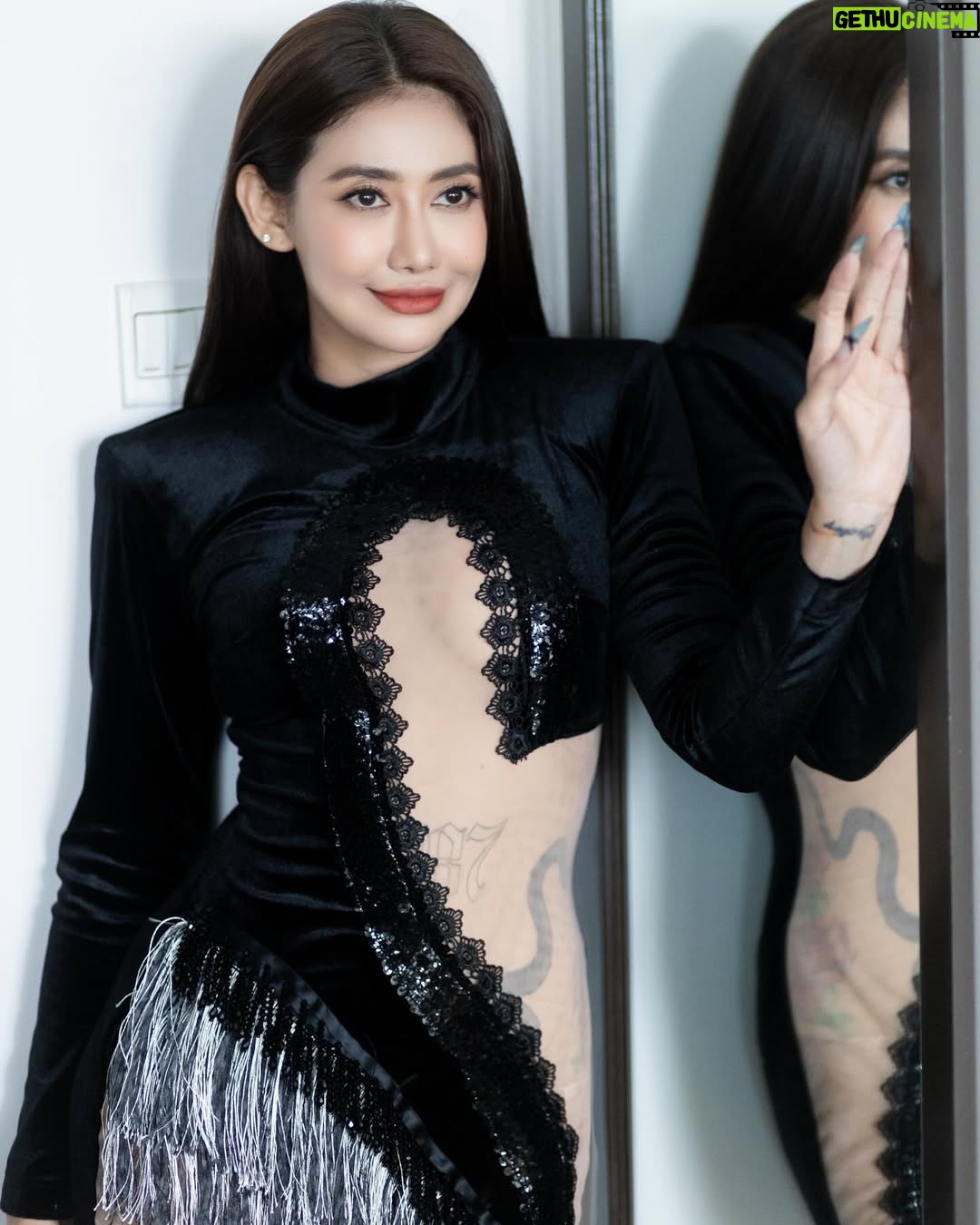 Thinzar Wint Kyaw - 5.7K Likes - 🦨 #thinzarwintkyaw👸🏻