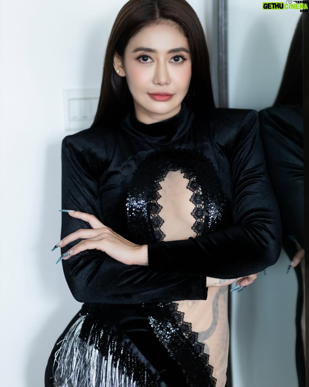Thinzar Wint Kyaw - 5.7K Likes - 🦨 #thinzarwintkyaw👸🏻