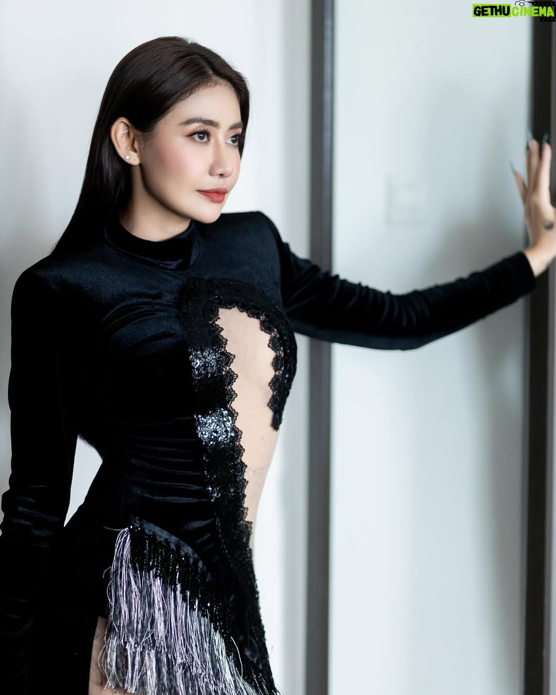 Thinzar Wint Kyaw - 5.7K Likes - 🦨 #thinzarwintkyaw👸🏻