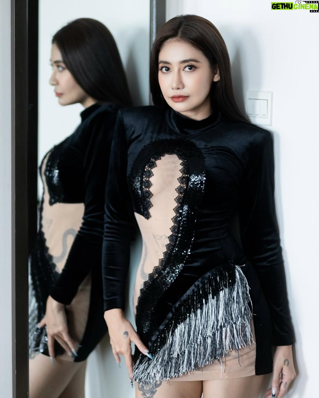 Thinzar Wint Kyaw - 5.7K Likes - 🦨 #thinzarwintkyaw👸🏻