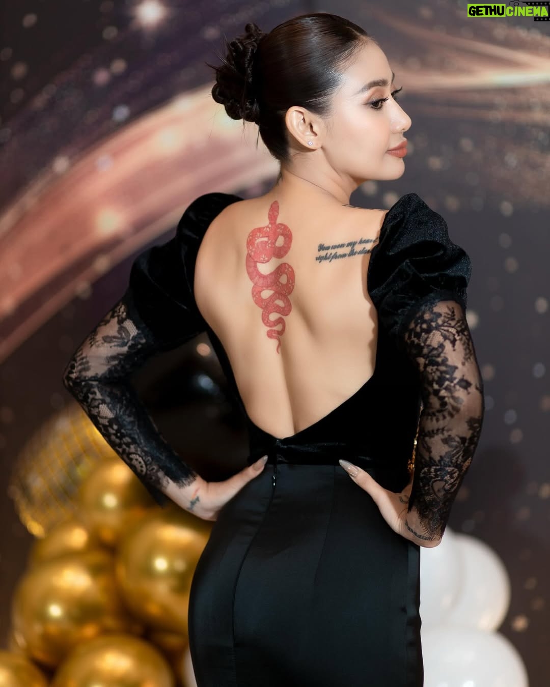 Thinzar Wint Kyaw - 4.9K Likes - 🖤 #thinzarwintkyaw👸🏻