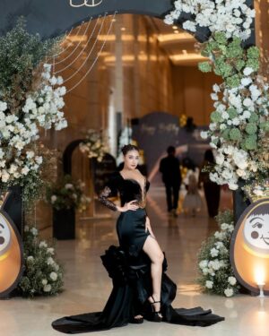 Thinzar Wint Kyaw Instagram - 🖤 #thinzarwintkyaw👸🏻