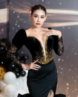 Thinzar Wint Kyaw Instagram - 🖤 #thinzarwintkyaw👸🏻