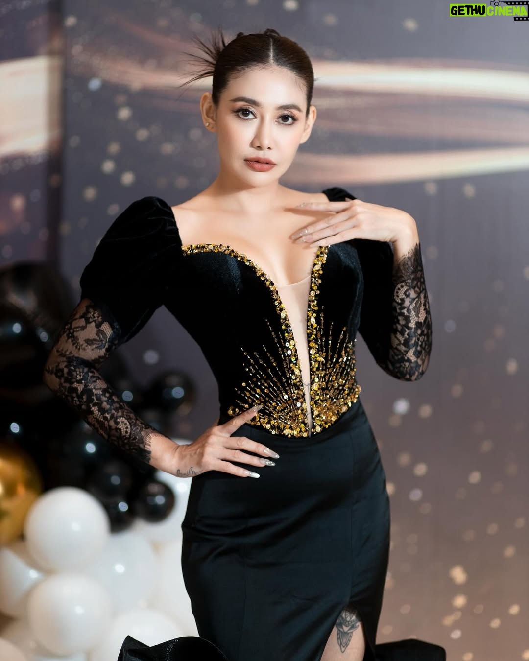 Thinzar Wint Kyaw - 4.9K Likes - 🖤 #thinzarwintkyaw👸🏻