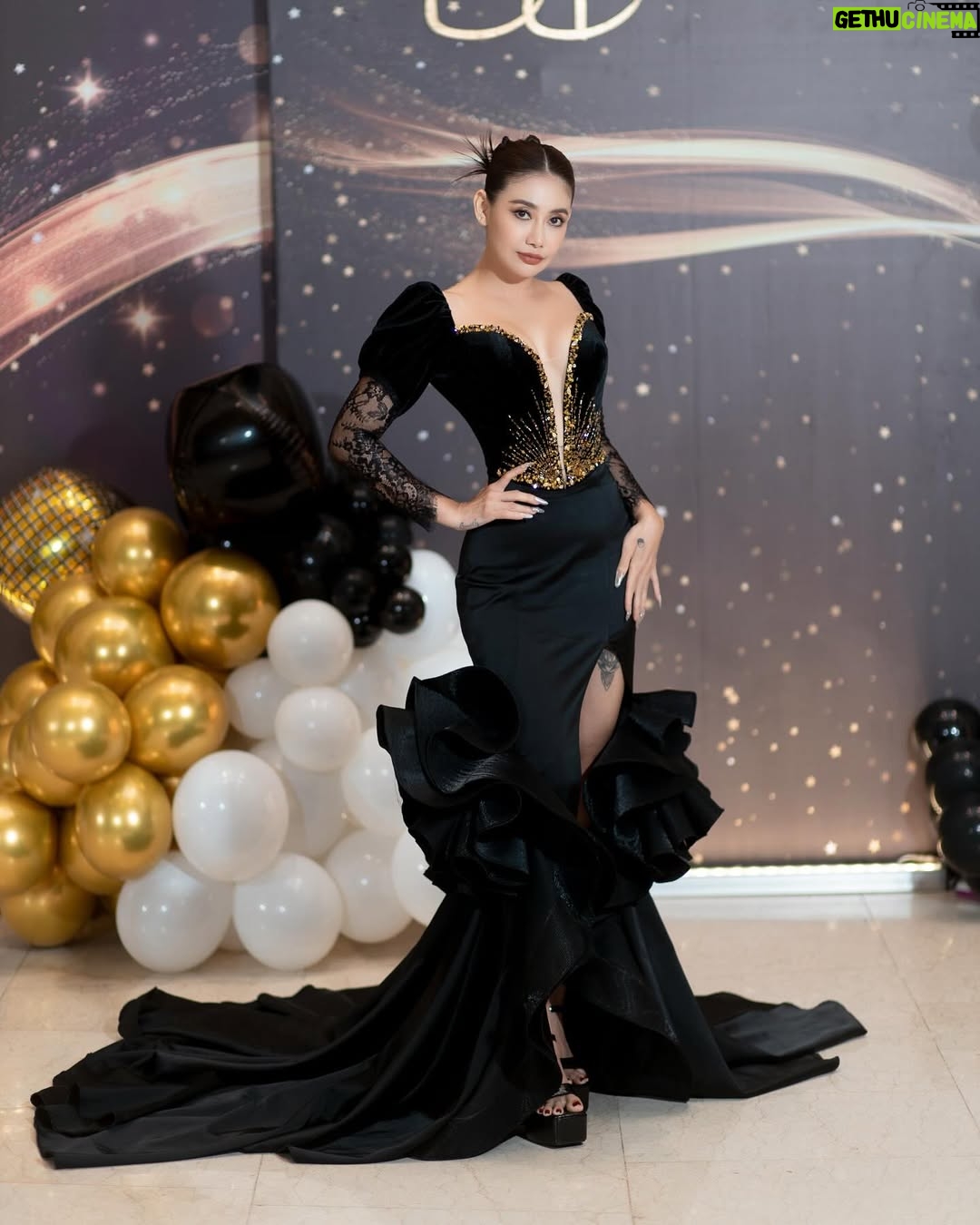Thinzar Wint Kyaw - 4.9K Likes - 🖤 #thinzarwintkyaw👸🏻
