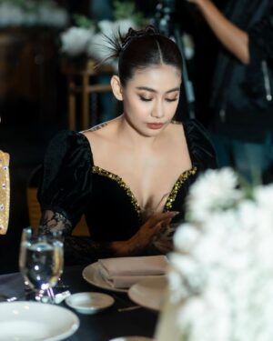 Thinzar Wint Kyaw Instagram - 🖤 #thinzarwintkyaw👸🏻