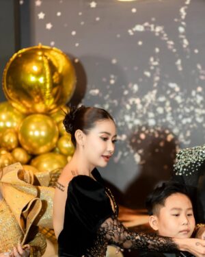 Thinzar Wint Kyaw Instagram - 🖤 #thinzarwintkyaw👸🏻