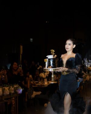 Thinzar Wint Kyaw Instagram - 🖤 #thinzarwintkyaw👸🏻