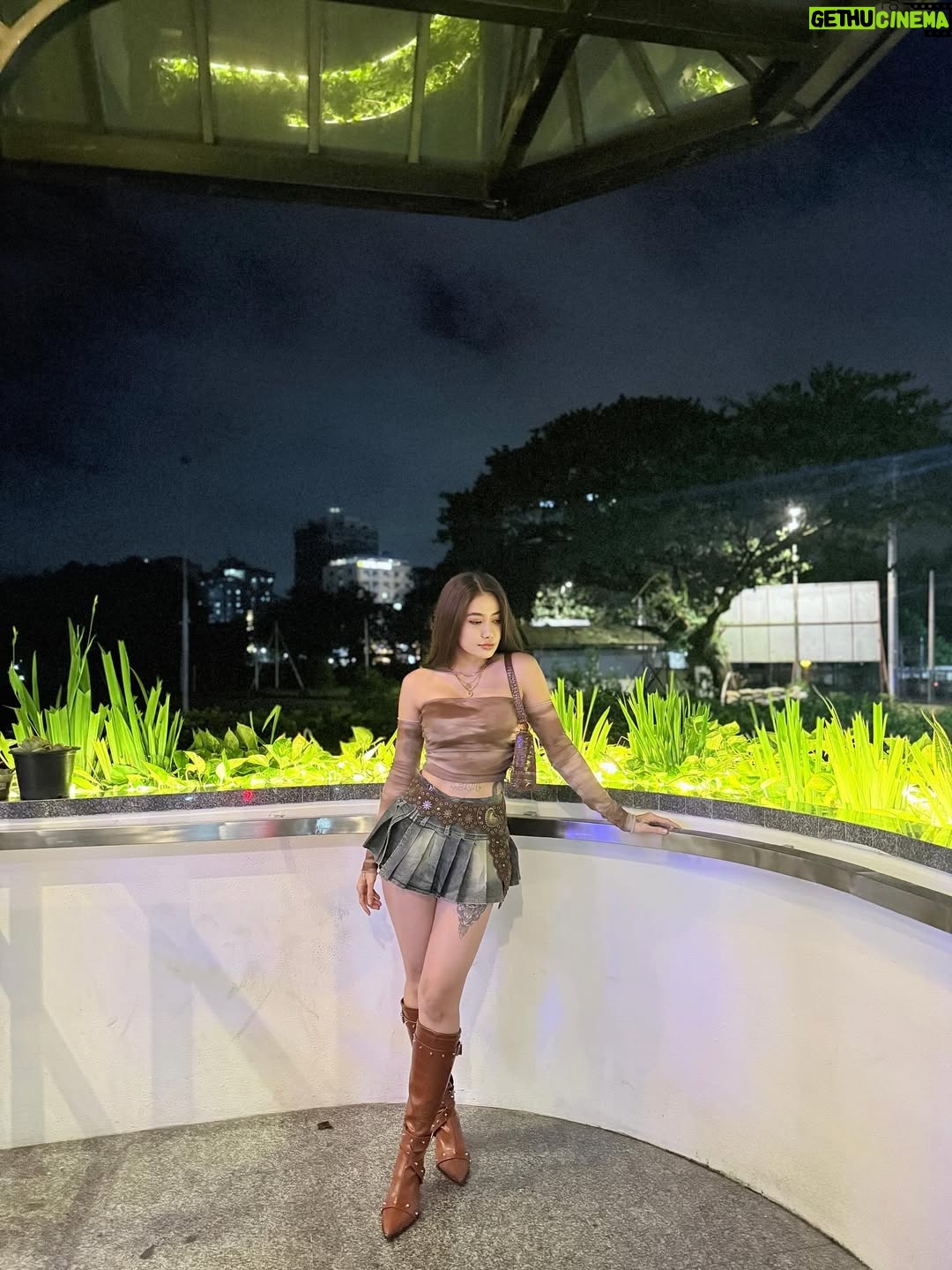 Thinzar Wint Kyaw - 5.3K Likes - 🤎 #thinzarwintkyaw👸🏻