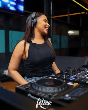 Thuli Phongolo Instagram - Thursdays DJ Residency!
Thank you @felice_midrand for being my home this month, it’s been really good! ☺️🎧
#GirlsAtWork