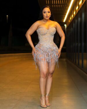Thuli Phongolo Instagram - Come over here… let’s dance… 💎
Dress: @orapelengmodutle
Ph: @creativeboysmedia