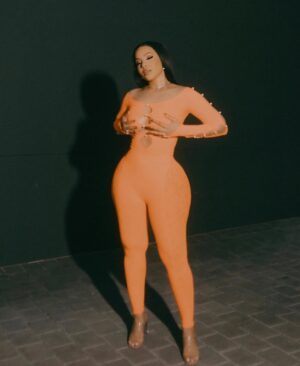 Thuli Phongolo Instagram - I see you in my dreams… ✨
Fit: @smg_wearr_