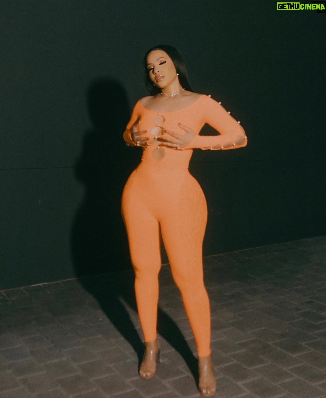 Thuli Phongolo - 108.6K Likes - I see you in my dreams… ✨

Fit: @smg_wearr_