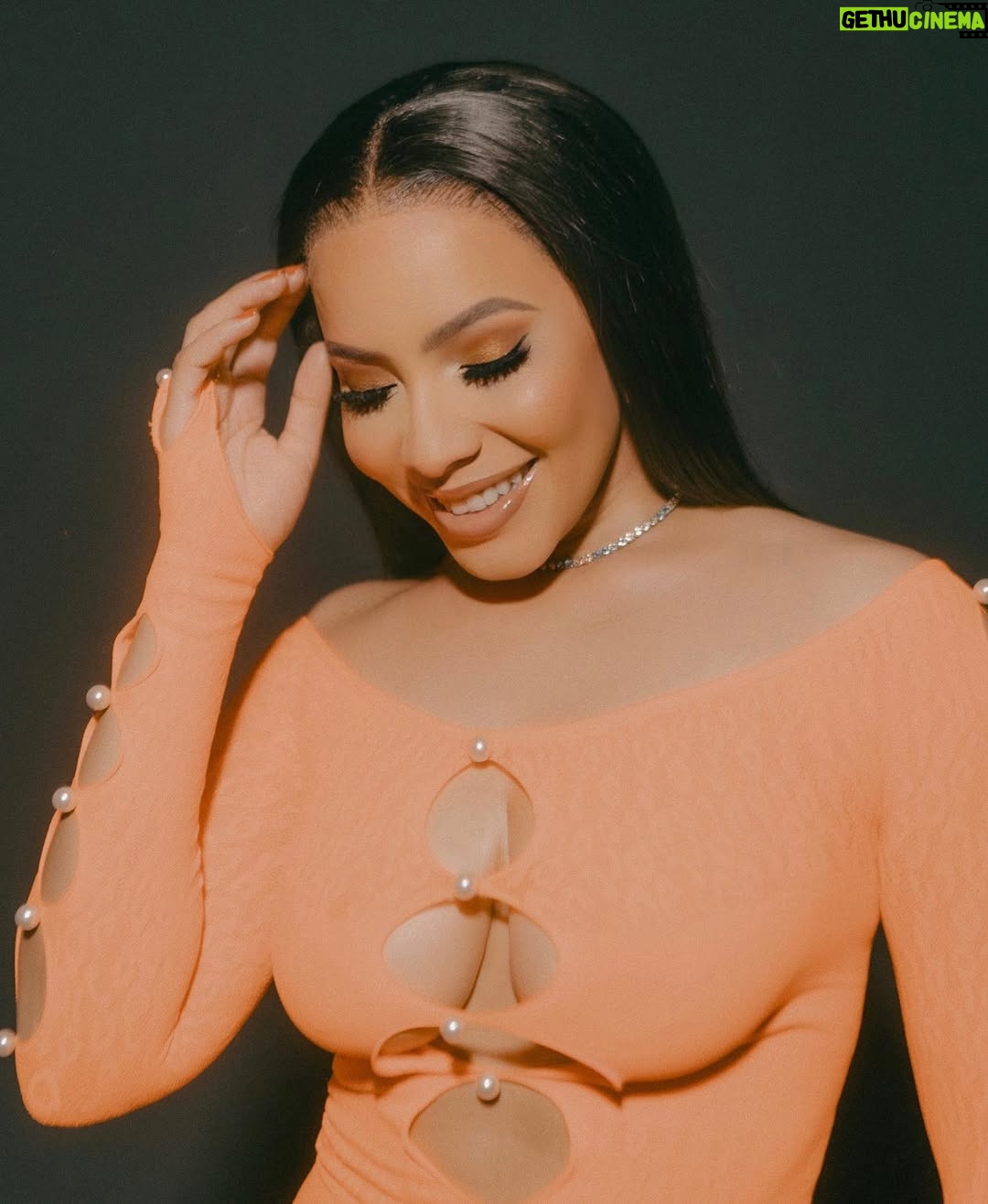 Thuli Phongolo - 108.6K Likes - I see you in my dreams… ✨

Fit: @smg_wearr_
