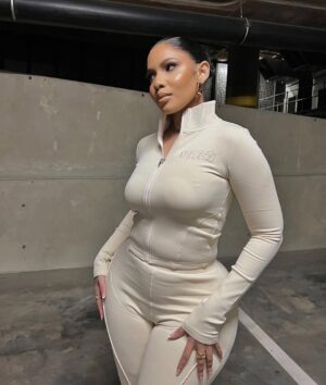 Thuli Phongolo Instagram - Gas me up, full tank ⛽️
Full glam: @thesanhd