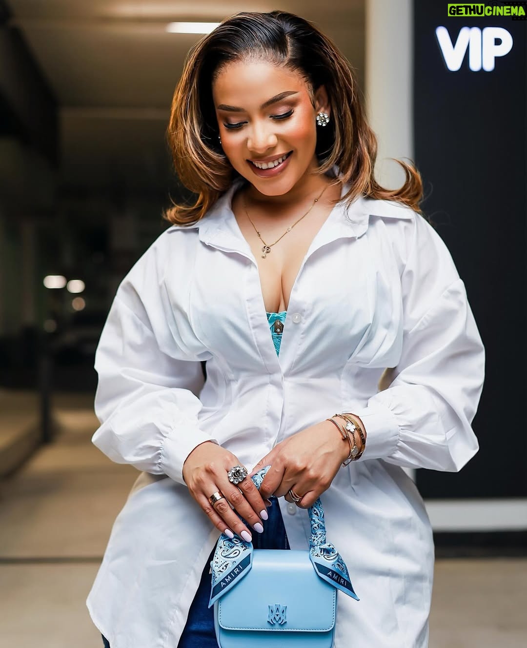 Thuli Phongolo - 135.4K Likes - Think about it… 😌 

Glam: @thepenthousebeautystudio
