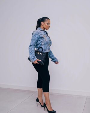 Thuli Phongolo Instagram - No shade, just love 🤍