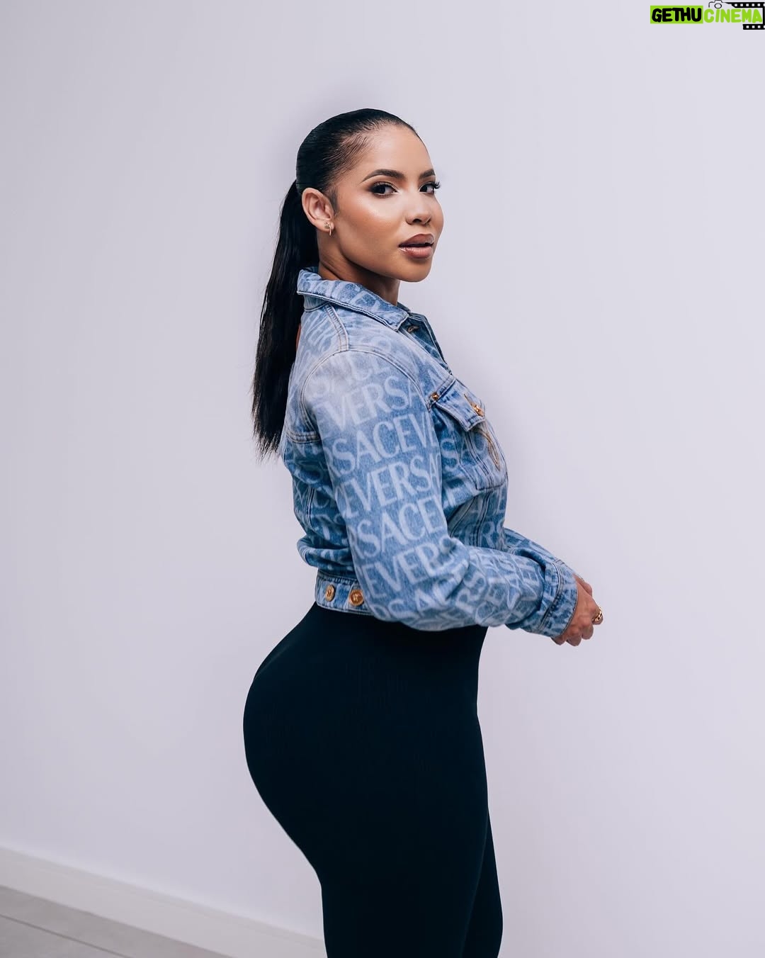 Thuli Phongolo - 142.1K Likes - No shade, just love 🤍