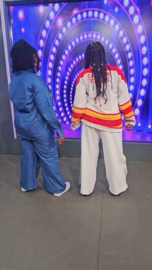 Tima Kumkum Instagram - we are BACK again, mehnn.. #timakumkumxsistersandyserie #timakumkum #sistersandybiy3guy watch for more #throwback videos ❤️❤️❤️
Tima's attire & Sneakers; @kpcollectiongh
Tima's hair; @snashbeautycare
