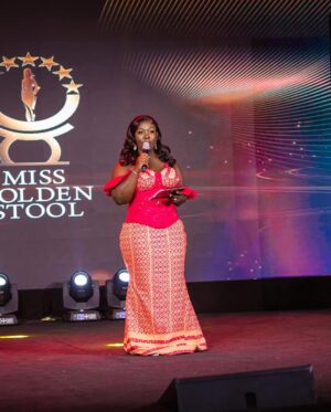 Tima Kumkum Instagram - This is how I rocked the @missgoldenstool stage last night, all tnx to @gracedhandspixels for taking me unaware shots, I love each and every one of them.
MUA @theglamour_haven
Hair @theglamour_haven
Kente @linds_kente_avenue
👗 @lyran_collections
Stylist @emmy_thestylist
Shoes @rosepetal233
📸 @gracedhandspixels
#timakumkum #mametwo✌️ #thatobuasigirl #akyemfantechick #oluwaisinvolved #ForeverMrsDuodu
#missgoldenstool