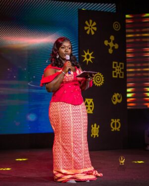 Tima Kumkum Instagram - This is how I rocked the @missgoldenstool stage last night, all tnx to @gracedhandspixels for taking me unaware shots, I love each and every one of them.
MUA @theglamour_haven
Hair @theglamour_haven
Kente @linds_kente_avenue
👗 @lyran_collections
Stylist @emmy_thestylist
Shoes @rosepetal233
📸 @gracedhandspixels
#timakumkum #mametwo✌️ #thatobuasigirl #akyemfantechick #oluwaisinvolved #ForeverMrsDuodu
#missgoldenstool