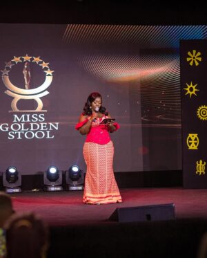 Tima Kumkum Instagram - This is how I rocked the @missgoldenstool stage last night, all tnx to @gracedhandspixels for taking me unaware shots, I love each and every one of them.
MUA @theglamour_haven
Hair @theglamour_haven
Kente @linds_kente_avenue
👗 @lyran_collections
Stylist @emmy_thestylist
Shoes @rosepetal233
📸 @gracedhandspixels
#timakumkum #mametwo✌️ #thatobuasigirl #akyemfantechick #oluwaisinvolved #ForeverMrsDuodu
#missgoldenstool
