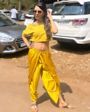 Tisha Kapoor Instagram - Mix of Western and Indian
Tisha and prajakta in one ..🧿💫💛
.
.
.
#instagram #insta #instapost #instapicture #pictureperfect #picoftheday #Indian #Western #yellow #happy #blessed #love #greatful #viralpost #ghkkpm #ghumhaikisikeypyaarmeiin #tishians #starplus
.
.
.
Lots of love ❤️
Bun hugs 🐇🤗
Be kind to strays 🐾😘😍❤️
Love and gratitude 😇💫🧿🔱💙