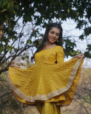 Tisha Kapoor Instagram - Be happie with yourself 💛🧿💫
.
.
.
Happie to be prajakta thank you @shaikafilms ❤️🧿
.
Pc:- @future_film_
Make up by :- @makeup_artist_sanjana_16
.
.
.
#Insta #instagram #instapicture #instapost #viralpost #pictureperfect #picoftheday #yellow #haldi #happy #smile #love #beauty #indianlook #blessed #ghkkpm #ghumhaikisikeypyaarmeiin #starplus #tishians
.
.
.
Lots of love 💙
Bun hugs 🐇🤗
Be kind to strays 🐾🤗😘🥰
Love and gratitude 😇 💫🔱🕉
Should I share more pictures of this luk?💛🤍