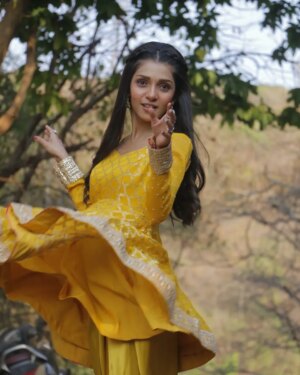 Tisha Kapoor Instagram - Be happie with yourself 💛🧿💫
.
.
.
Happie to be prajakta thank you @shaikafilms ❤️🧿
.
Pc:- @future_film_
Make up by :- @makeup_artist_sanjana_16
.
.
.
#Insta #instagram #instapicture #instapost #viralpost #pictureperfect #picoftheday #yellow #haldi #happy #smile #love #beauty #indianlook #blessed #ghkkpm #ghumhaikisikeypyaarmeiin #starplus #tishians
.
.
.
Lots of love 💙
Bun hugs 🐇🤗
Be kind to strays 🐾🤗😘🥰
Love and gratitude 😇 💫🔱🕉
Should I share more pictures of this luk?💛🤍