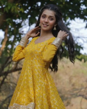 Tisha Kapoor Instagram - Be happie with yourself 💛🧿💫
.
.
.
Happie to be prajakta thank you @shaikafilms ❤️🧿
.
Pc:- @future_film_
Make up by :- @makeup_artist_sanjana_16
.
.
.
#Insta #instagram #instapicture #instapost #viralpost #pictureperfect #picoftheday #yellow #haldi #happy #smile #love #beauty #indianlook #blessed #ghkkpm #ghumhaikisikeypyaarmeiin #starplus #tishians
.
.
.
Lots of love 💙
Bun hugs 🐇🤗
Be kind to strays 🐾🤗😘🥰
Love and gratitude 😇 💫🔱🕉
Should I share more pictures of this luk?💛🤍