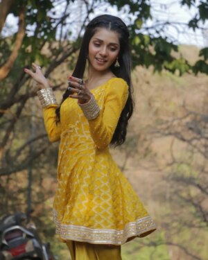 Tisha Kapoor Instagram - Be happie with yourself 💛🧿💫
.
.
.
Happie to be prajakta thank you @shaikafilms ❤️🧿
.
Pc:- @future_film_
Make up by :- @makeup_artist_sanjana_16
.
.
.
#Insta #instagram #instapicture #instapost #viralpost #pictureperfect #picoftheday #yellow #haldi #happy #smile #love #beauty #indianlook #blessed #ghkkpm #ghumhaikisikeypyaarmeiin #starplus #tishians
.
.
.
Lots of love 💙
Bun hugs 🐇🤗
Be kind to strays 🐾🤗😘🥰
Love and gratitude 😇 💫🔱🕉
Should I share more pictures of this luk?💛🤍