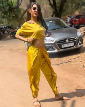 Tisha Kapoor Instagram - Mix of Western and Indian
Tisha and prajakta in one ..🧿💫💛
.
.
.
#instagram #insta #instapost #instapicture #pictureperfect #picoftheday #Indian #Western #yellow #happy #blessed #love #greatful #viralpost #ghkkpm #ghumhaikisikeypyaarmeiin #tishians #starplus
.
.
.
Lots of love ❤️
Bun hugs 🐇🤗
Be kind to strays 🐾😘😍❤️
Love and gratitude 😇💫🧿🔱💙