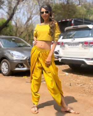 Tisha Kapoor Instagram - Mix of Western and Indian
Tisha and prajakta in one ..🧿💫💛
.
.
.
#instagram #insta #instapost #instapicture #pictureperfect #picoftheday #Indian #Western #yellow #happy #blessed #love #greatful #viralpost #ghkkpm #ghumhaikisikeypyaarmeiin #tishians #starplus
.
.
.
Lots of love ❤️
Bun hugs 🐇🤗
Be kind to strays 🐾😘😍❤️
Love and gratitude 😇💫🧿🔱💙