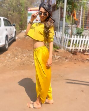 Tisha Kapoor Instagram - Mix of Western and Indian
Tisha and prajakta in one ..🧿💫💛
.
.
.
#instagram #insta #instapost #instapicture #pictureperfect #picoftheday #Indian #Western #yellow #happy #blessed #love #greatful #viralpost #ghkkpm #ghumhaikisikeypyaarmeiin #tishians #starplus
.
.
.
Lots of love ❤️
Bun hugs 🐇🤗
Be kind to strays 🐾😘😍❤️
Love and gratitude 😇💫🧿🔱💙