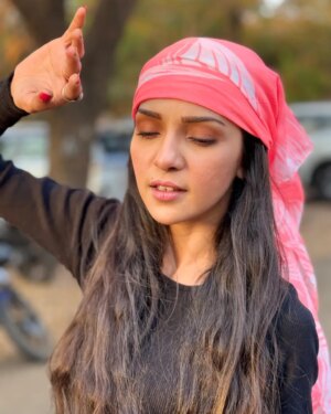 Tisha Kapoor Instagram - Let the light take over 💫🧿
.
.
.
#instagram #Insta #instapost #instapicture #viralpost #pictureperfect #picoftheday #black #pink #blackpink #longhair #smile #cute #happy #blessed #bliss #ghkkpm #ghumhaikisikeypyaarmeiin #starplus #tishians #love #Peace #greatful #nature
.
.
.
Lots of love ❤️
Bun hugs 🐇🤗
Be kind to strays 🐾😘💫🤗🧿💙
Love and gratitude 😇🔱🕉🥰