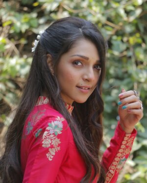 Tisha Kapoor Instagram - Oooo gulabooooooo 💖🧿💫
.
.
.
Pc :- @future_film_
Thank you for these beautiful clicks
.
.
.
#Insta #instagram #instapicture #pictureperfect #instapost #picoftheday #viralpost #indianwear #happy #blessed #love #pink #blue #Peace #ghkkpm #ghumhaikisikeypyaarmeiin #tishians #starplus
.
.
.
.
Lots of love ❤️
Bun hugs 🐇🤗
Be kind to strays 🐾❤️🥰🤗
Love and gratitude 💙😇🕉🔱