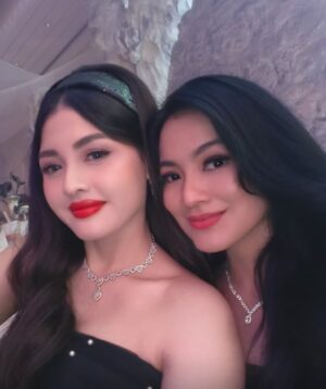 Titi Kamal Instagram - Merayakan kebahagiaan My Unces & Max, kali ini di Jakarta, seru banget, congrats you both😍.
Luna & Maxime wedding day. Ketemu kesayangan2 akyuuuu, senangnyaa 💖
.
.
Dress by @jessiegunawanstudio
Styled by @wanda_haraa
Hair @chikievers