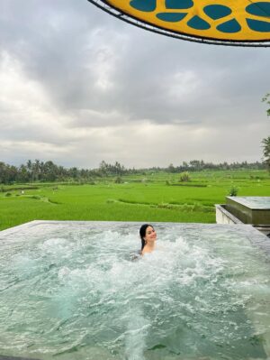 Titi Kamal Instagram - Beautiful Ubud & warm jacuzzi = perfect 💖🍀
.
.
.
#ubud #bali #Indonesia