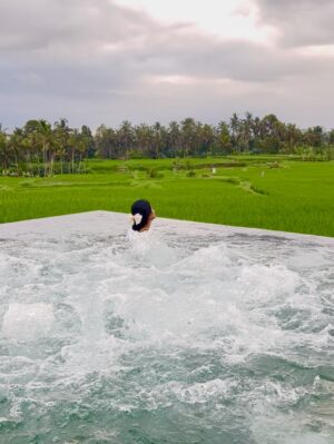 Titi Kamal Instagram - Beautiful Ubud & warm jacuzzi = perfect 💖🍀
.
.
.
#ubud #bali #Indonesia