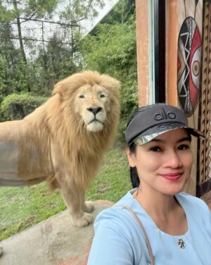 Titi Kamal Instagram - Bandung saat break syuting Film Getih Ireng. Menyenangkan dan syahdu💖 #Bandung