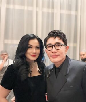 Titi Kamal Instagram - Merayakan kebahagiaan My Unces & Max, kali ini di Jakarta, seru banget, congrats you both😍.
Luna & Maxime wedding day. Ketemu kesayangan2 akyuuuu, senangnyaa 💖
.
.
Dress by @jessiegunawanstudio
Styled by @wanda_haraa
Hair @chikievers